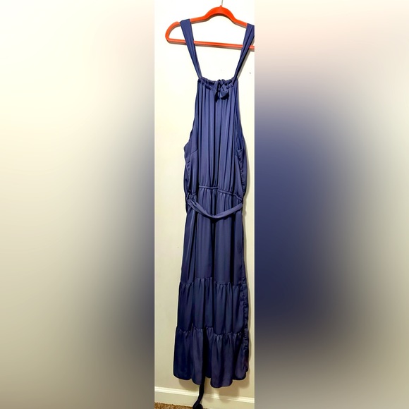 Halter tie formal dress - Picture 3 of 7